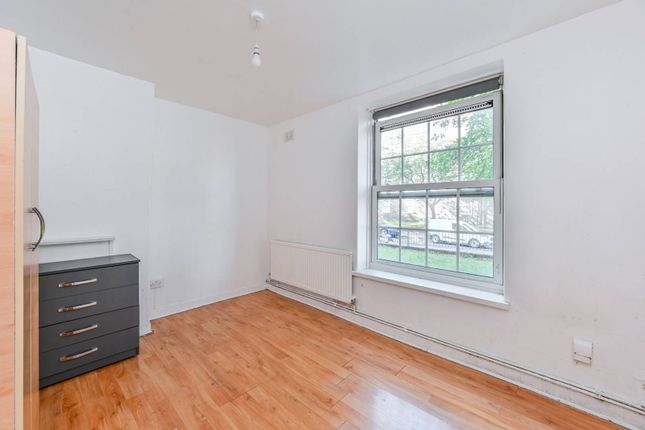 Wandsworth Road, Battersea, London, SW8 2 bed flat for sale
