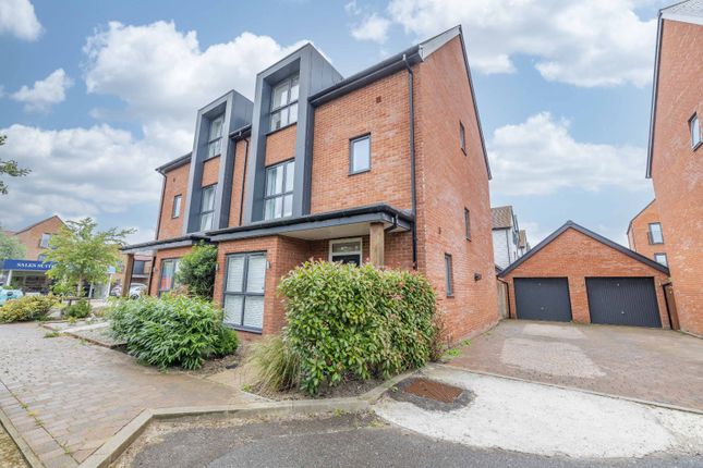 Lakeview Gardens, Chilmington Green... 4 bed semi