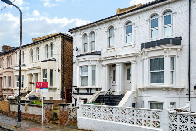 Mosslea Road, Penge, London, SE20 2 bed flat for sale