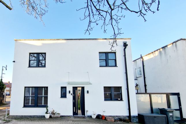 4 bed detached house