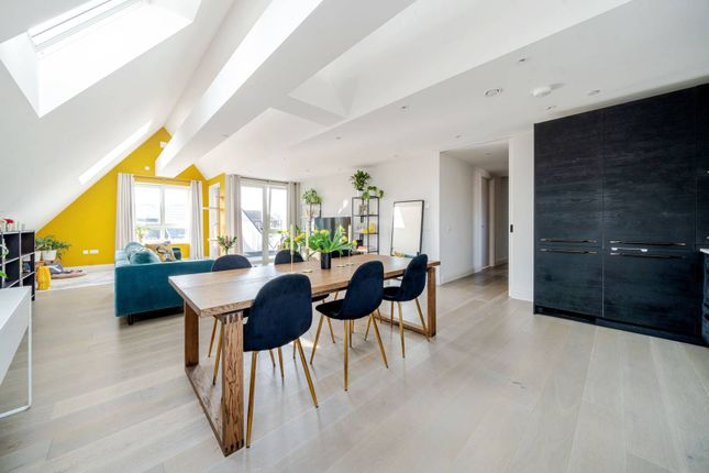 Factory Yard, Ealing, Hanwell, W7 2 bed flat for sale