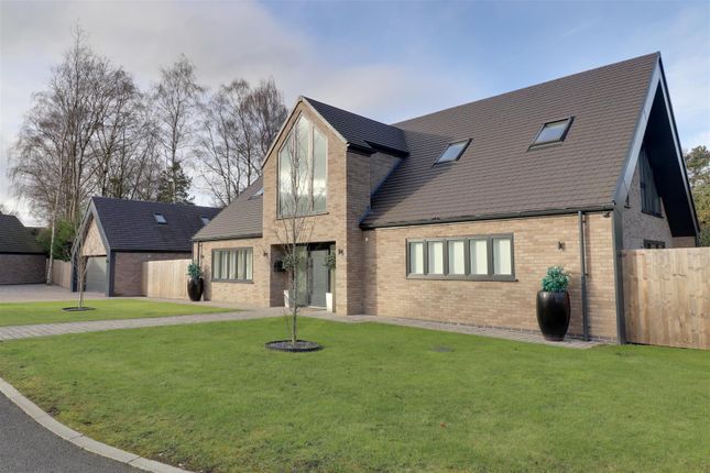 5 bed detached house