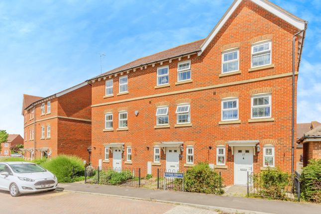 3 bedroom town house for sale