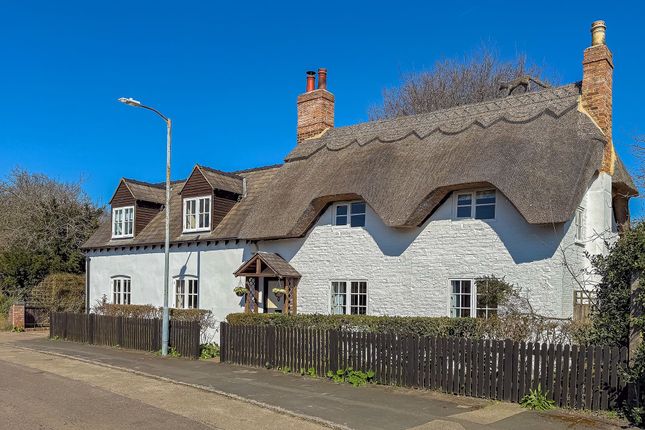 Simpson, Milton Keynes MK6 4 bed detached house for sale