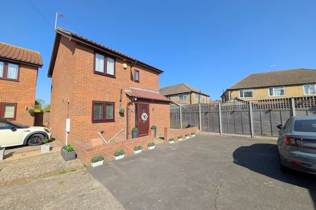 Bedfont Close, Feltham, TW14 3 bed detached house for sale