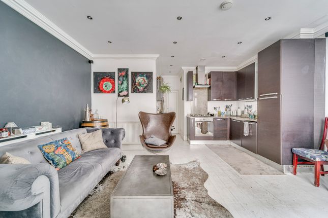 Hornsey Road, Islington, London, N7 2 bed apartment for sale