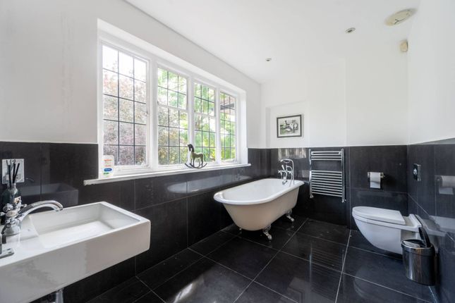 Aylestone Avenue, Queen's Park... 3 bed flat for sale