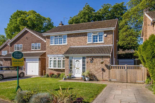 Sinclair Garth, Wakefield WF2 4 bed detached house for sale
