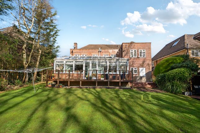 5 bed detached house
