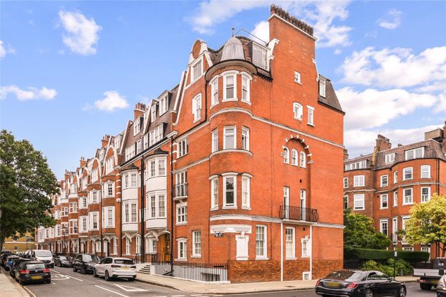 Sloane Court West, London, SW3 2 bed apartment for sale