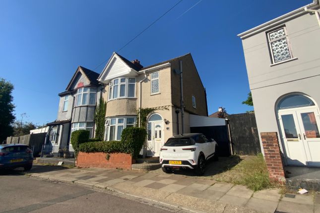 Kenneth Road, Luton, Bedfordshire... 3 bed semi