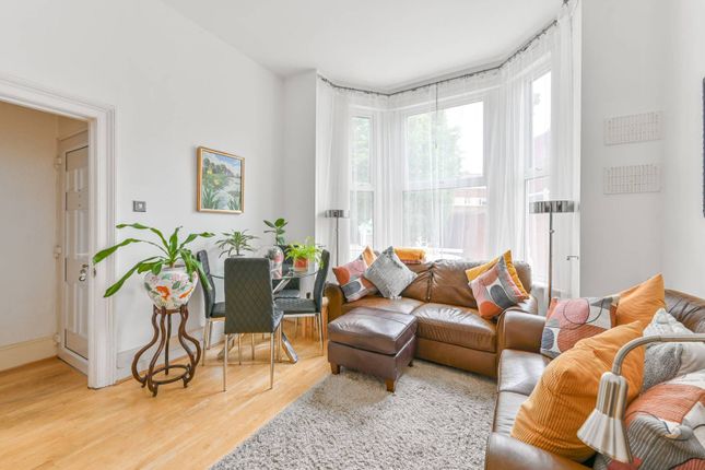 Stockwell Road, Stockwell, London, SW9 2 bed flat for sale