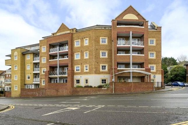 Flambard Way, Godalming, Surrey, GU7 2 bed apartment for sale