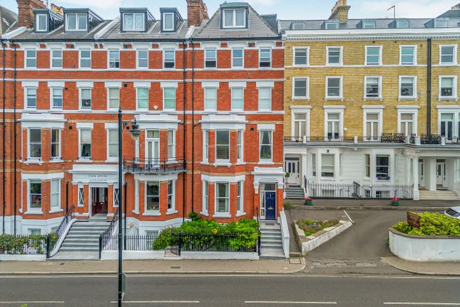 Richmond Hill, Richmond, TW10 3 bed flat for sale