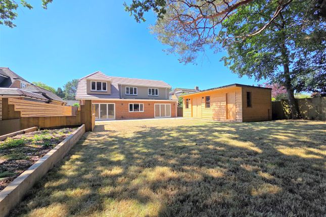 6 bedroom detached house for sale