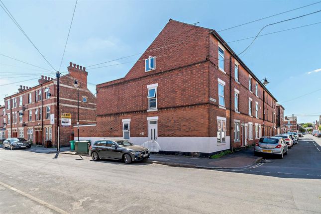 4 bedroom end of terrace house for sale