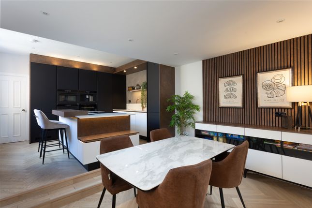 5 bedroom end of terrace house for sale