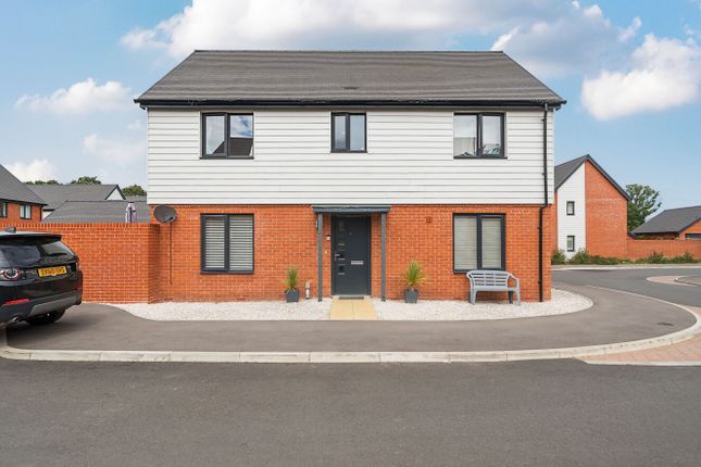 Barn Owl Close, Whiteley, Hampshire... 4 bed detached house for sale