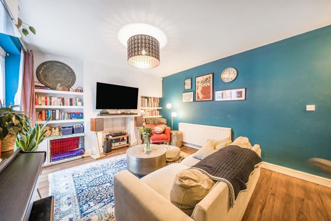 Malvern Road, Queens Park, London, NW6 2 bed flat for sale
