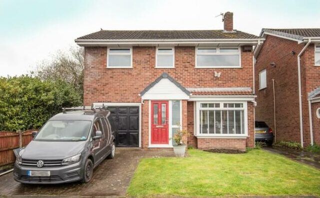 5 bedroom detached house for sale