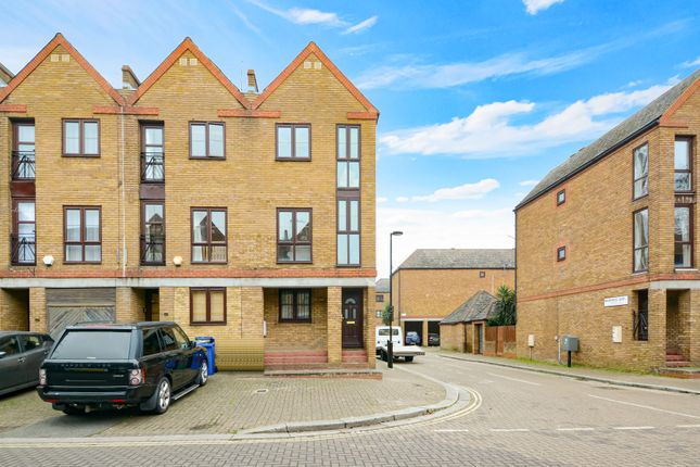 4 bedroom end of terrace house for sale
