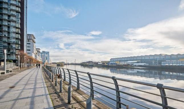 302 Meadowside Quay Walk, Glasgow G11 2 bed flat for sale