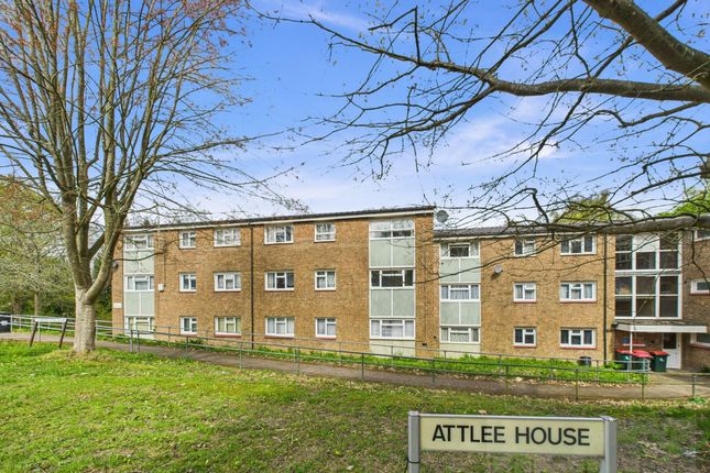 Lansbury Road, Crawley RH11 2 bed flat for sale