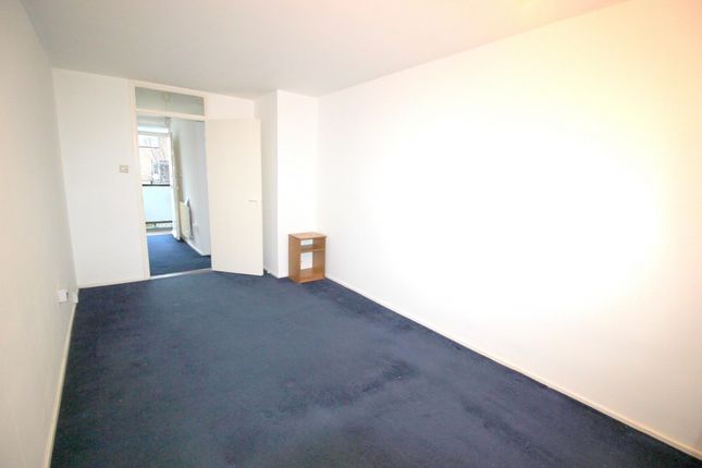 London, E14 1 bed flat for sale
