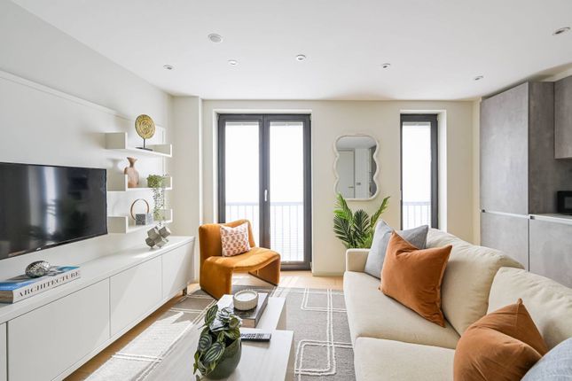 Seven Sisters Road, Finsbury Park... 3 bed flat for sale