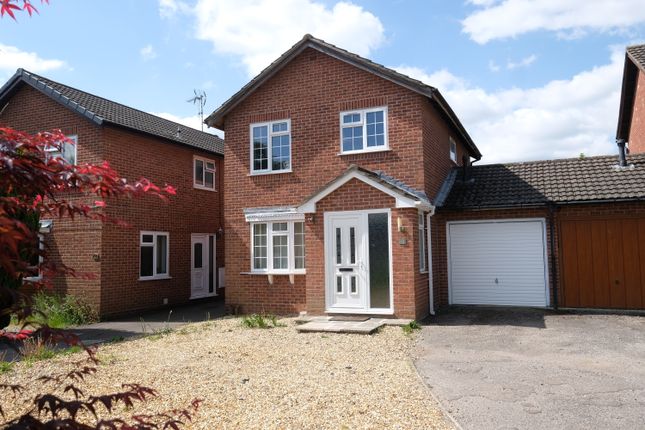 3 bedroom link detached house for sale