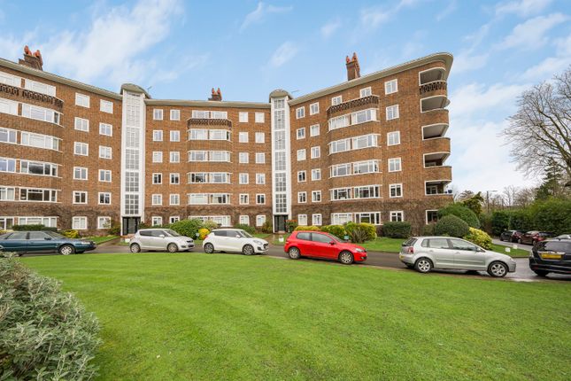 Queens Road, Surrey 3 bed apartment for sale