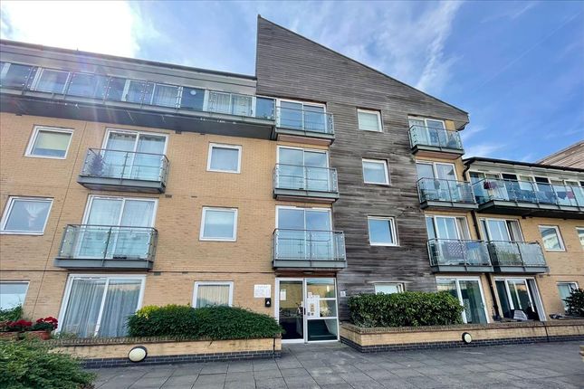 Tilley Road, Feltham, TW13 2 bed flat for sale