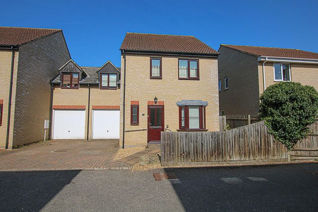 3 bedroom link detached house for sale