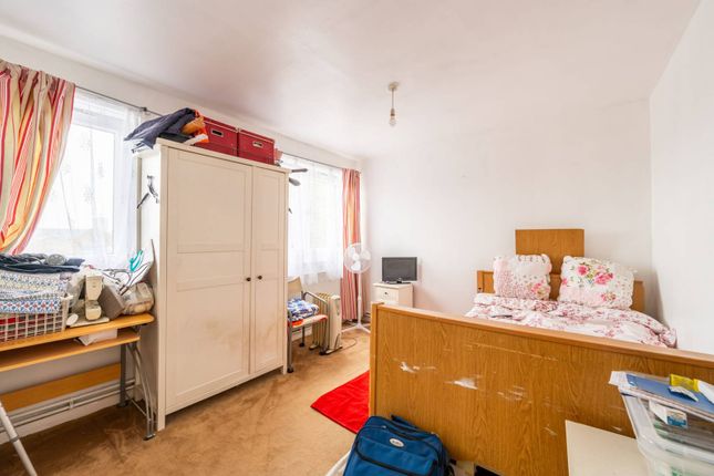 St Stephens Road, London E3 2 bed flat for sale