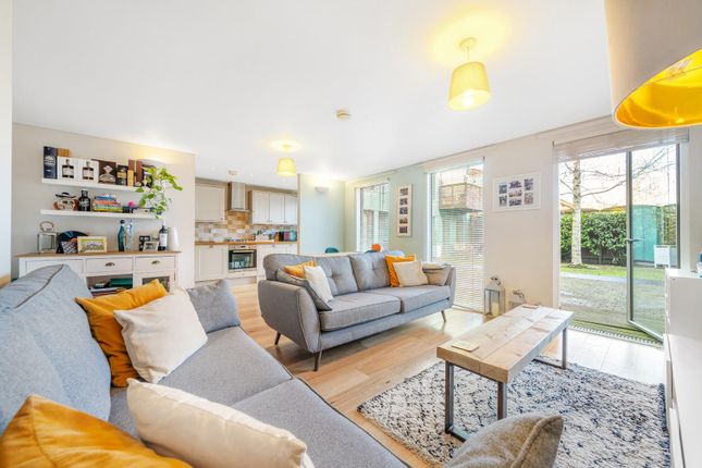 Balham Grove, London SW12 2 bed flat for sale