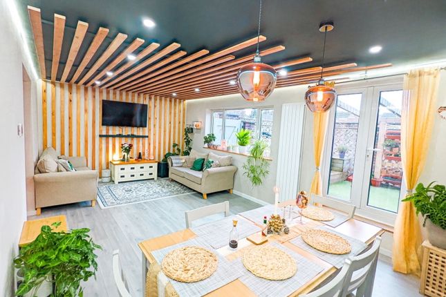 Mackenzie Way, Gravesend DA12 3 bed maisonette for sale