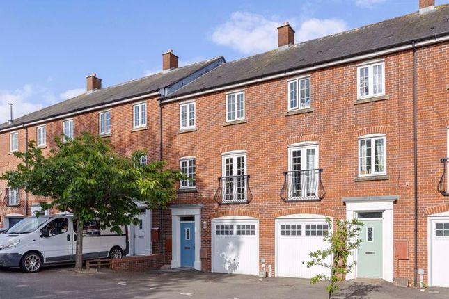 Wellington Place, Chichester 4 bed terraced house for sale
