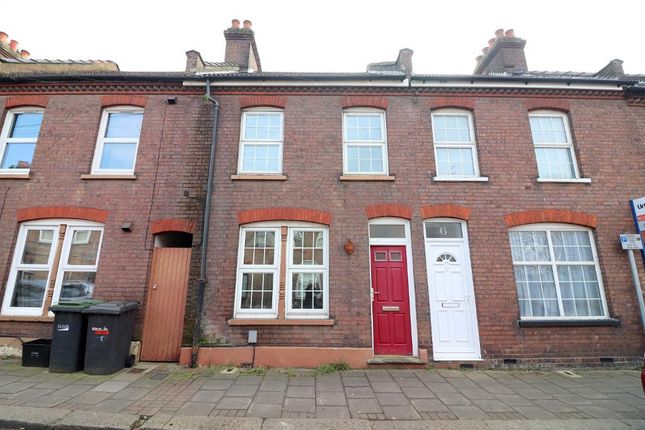 Luton LU2 2 bed terraced house for sale