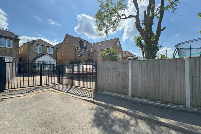 Reedsfield Road, Ashford TW15 3 bed detached house for sale