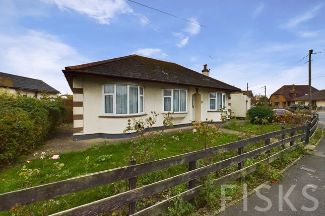 The Driveway, Canvey Island, SS8 3 bed bungalow for sale