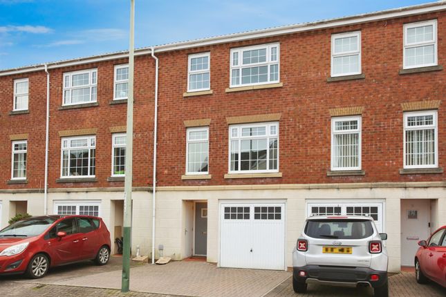 3 bedroom town house for sale