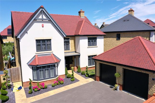 Amethyst Road, Wiltshire SN25 5 bed detached house for sale