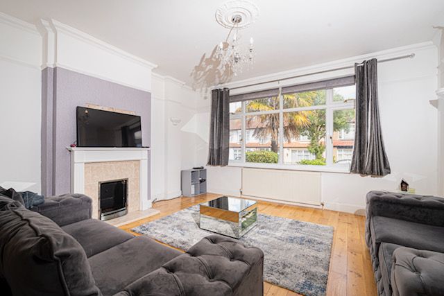 4 bed end terrace house