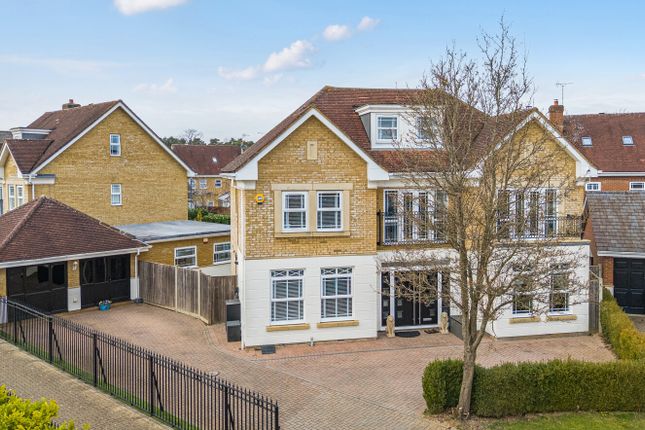 6 bed detached house