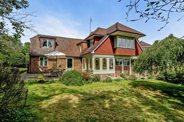 4 bed link detached house