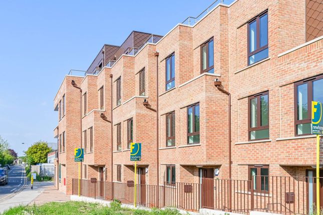 60 Larkshall Road, London E4 4 bed house for sale