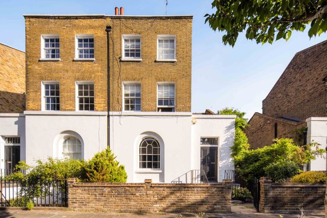 Sutton Place, Hackney, London, E9 2 bed flat for sale