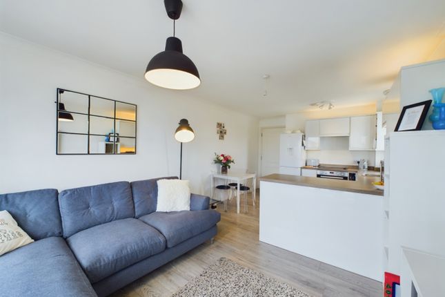 Fisgard Court, Admirals Way... 2 bed apartment for sale