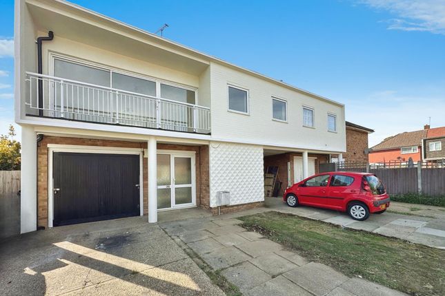 Rayside, Basildon, SS14 4 bed end of terrace house for sale