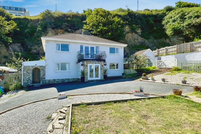 5 bed detached house